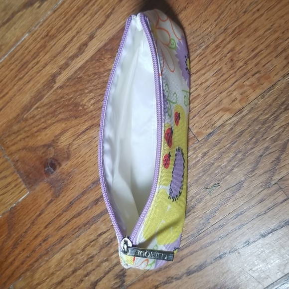 Clinique Small Cosmetics or Pencils Bag - Picture 5 of 7